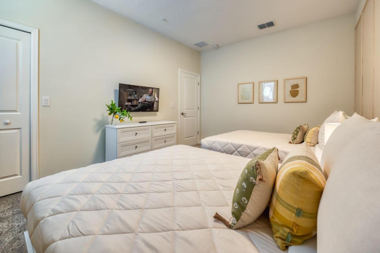 Pleasant Home With Lake View And Themed Bedroom 올랜도 외부 사진